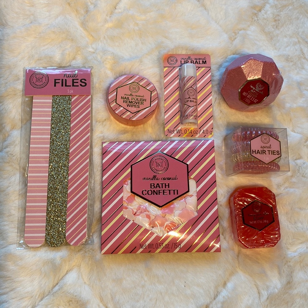 Cosmetic Bundle - Picture 1 of 13